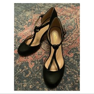 Juicy Couture Black T- Strap Pumps